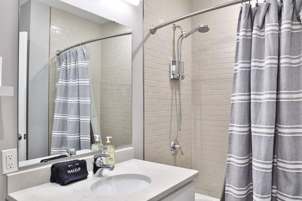 Apartment **new Modernlux Otr *park Onsite** *